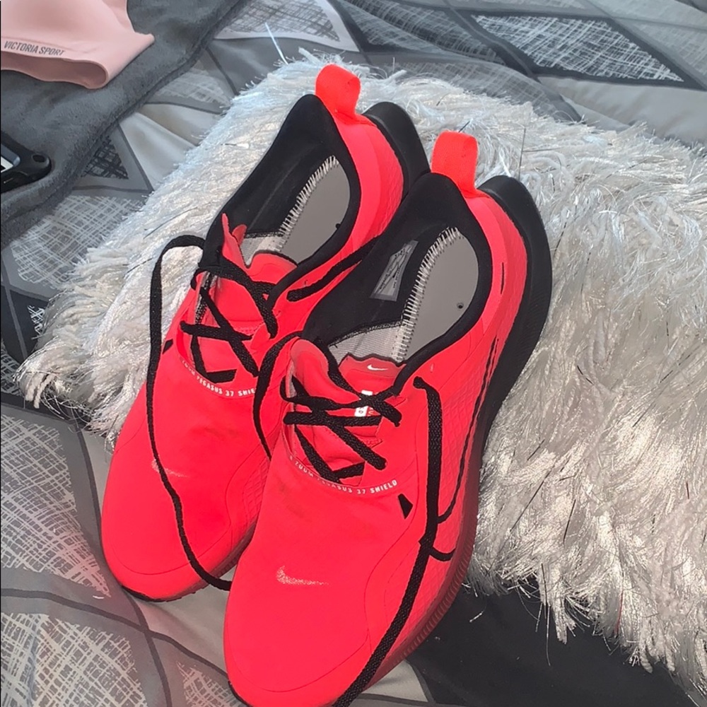 Nike Air Zoom Pegasus 37 Shield men Sz. 11